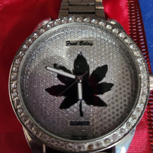 WATCH - Picture 4 of 4